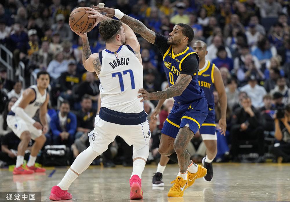 在开幕式中 在开幕式中